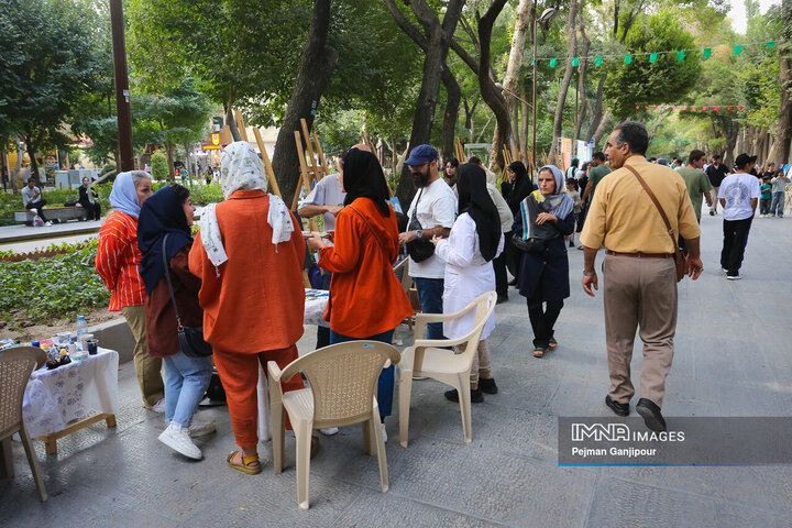 رویداد «رنگ شهر زندگی» در گذر چهارباغ