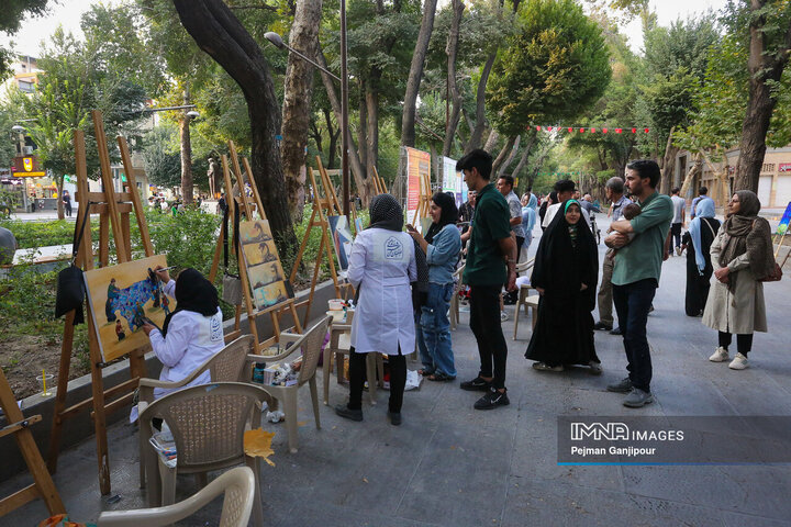 رویداد «رنگ شهر زندگی» در گذر چهارباغ