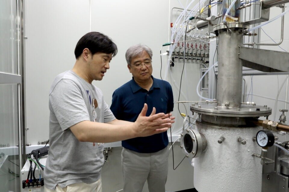 انقلابی در بازیافت؛ وسیلهای که پلاستیک را در صدم ثانیه نابود میکند