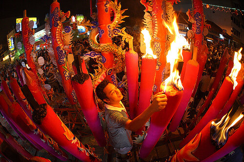 آغاز روز ارواح و اجرای آیین‌های ویژه در آسیا