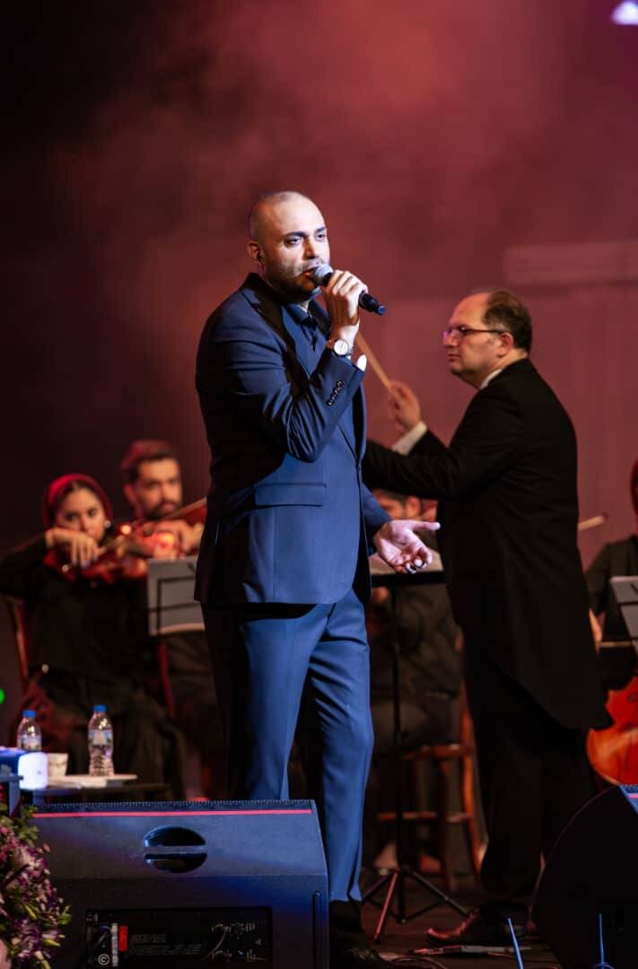 حامی، قطعات خاطره‌انگیز را تقدیم به مردم کرد