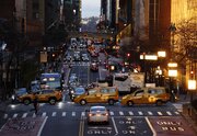 نیویورک در میدان نبرد با ماشین‌های خودران و تاکسی‌های اینترنتی