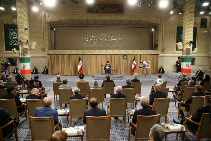 معیشت مردم مهمترین مسئله است