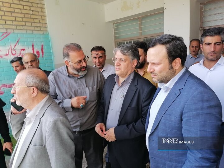 پیگیری مشکلات مدرسه نابینایان با حضور اعضای شورای شهر و خیرین اصفهان