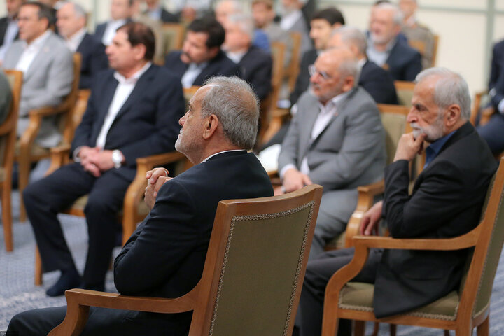 دیدار رئیس‌جمهور و اعضای هیئت دولت با رهبر انقلاب