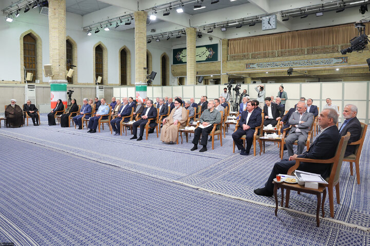 دیدار رئیس‌جمهور و اعضای هیئت دولت با رهبر انقلاب