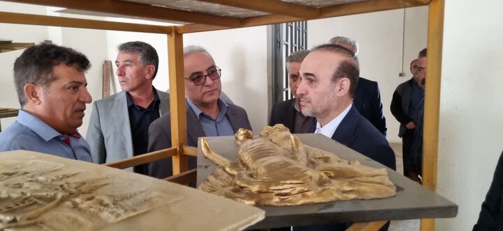 تولیدکنندگان مجاهدان عرصه اقتصاد هستند