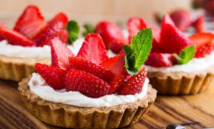 طرز تهیه تارت توت‌فرنگی خانگی به ساده‌ترین روش