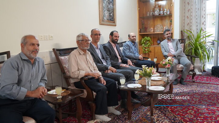 دیدار با خانواده شهدا انگیزه بیشتری برای خدمت به مسئولان می‌دهد