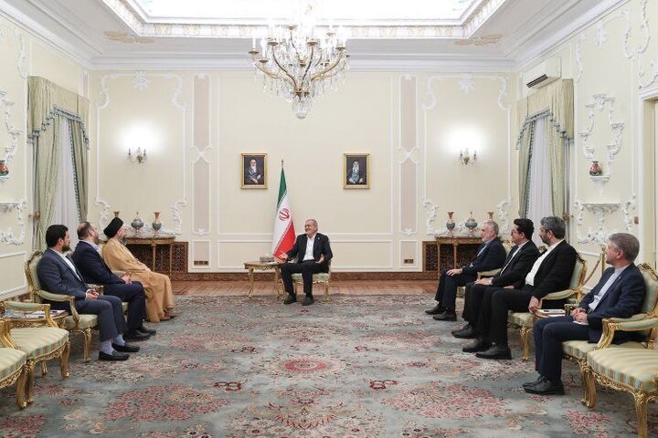 Pezeshkian, Iraqi Leader Stress Strengthening Islamic Unity and Iran-Iraq Ties