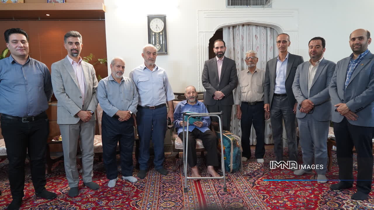 دیدار با خانواده شهدا انگیزه بیشتری برای خدمت به مسئولان میدهد