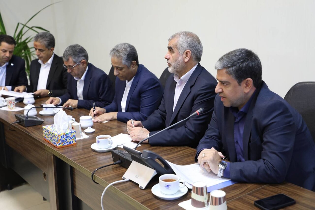 فعالان اقتصادی و صنعتی کشور در سختترین شرایط در سنگر تولید ایستادهاند