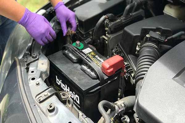 چگونه عمر باتری ماشین را افزایش دهیم؟ (11 نکته طلایی)