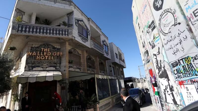 وقتی هنر خیابانی سیاست را به محاکمه میکشاند