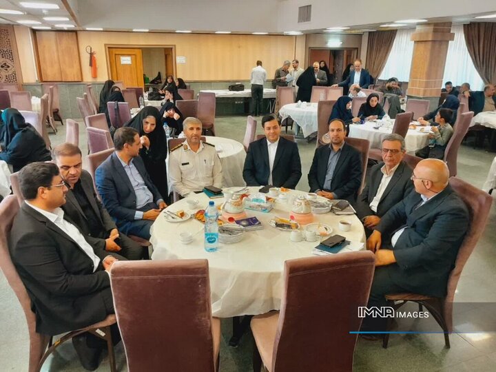 گردهمایی مدیران مدارس ناحیه یک و شهرداری منطقه یک اصفهان در قالب ستاد مهر ۱۴۰۴