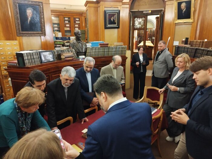 صالحی: فهرستواره نسخ خطی فارسی در روسیه تهیه میشود