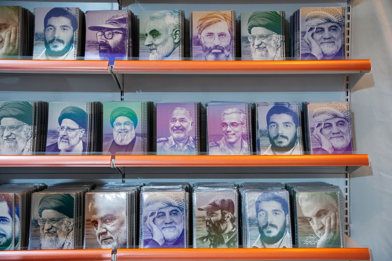 تلفیق فرش ایرانی با نوشت افزار ایرانی