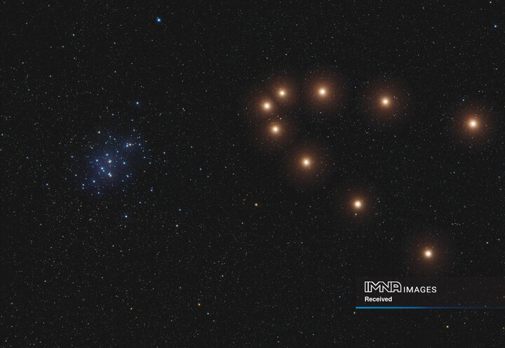این تصویر از اسپانیا، عکس‌هایی را که هر پنج روز گرفته شده‌اند، روی هم قرار گرفته و از پایین سمت راست شروع می‌شود و به ما اجازه می‌دهد تا حرکت مریخ به سمت شرق را تا زمانی که معکوس می‌شود و شروع به حرکت به سمت غرب می‌کند، مشاهده کنیم.