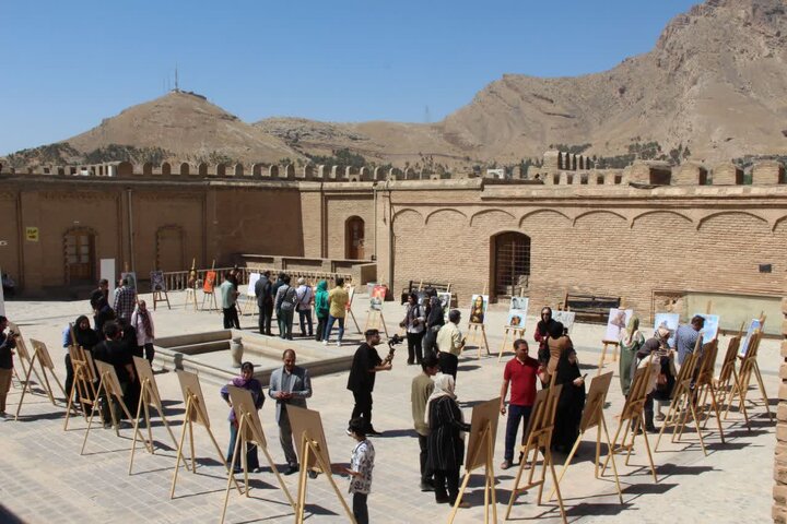 هنر کاریکاتور در ایران یک هنر نهادی و مردمی است