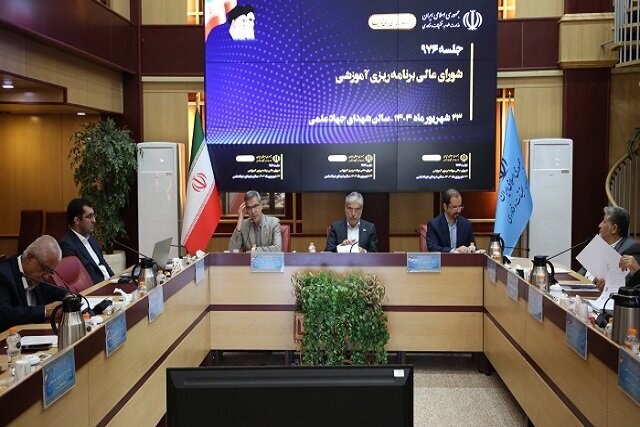 بررسی مدیریت سنوات آموزشی در تحصیلات تکمیلی با حضور وزیر علوم