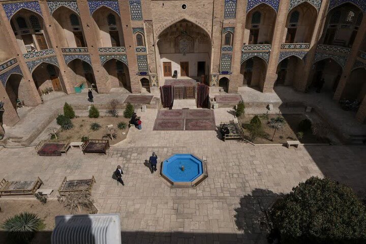 نشت آب در کاروانسرای گنجعلیخان کرمان کذب است