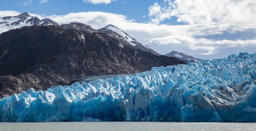 طولانیترین کشور جهان هم یخچال دارد، هم بیابان!