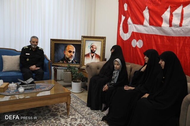 دیدار رئیس ستاد کل نیروهای مسلح با خانواده فرماندهان شهید جنگ تحمیلی ۱۲ روزه