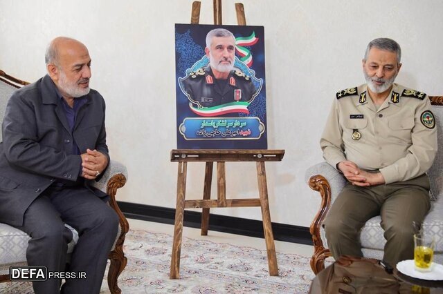 دیدار رئیس ستاد کل نیروهای مسلح با خانواده فرماندهان شهید جنگ تحمیلی ۱۲ روزه