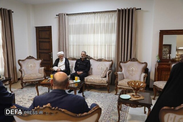 دیدار رئیس ستاد کل نیروهای مسلح با خانواده فرماندهان شهید جنگ تحمیلی ۱۲ روزه