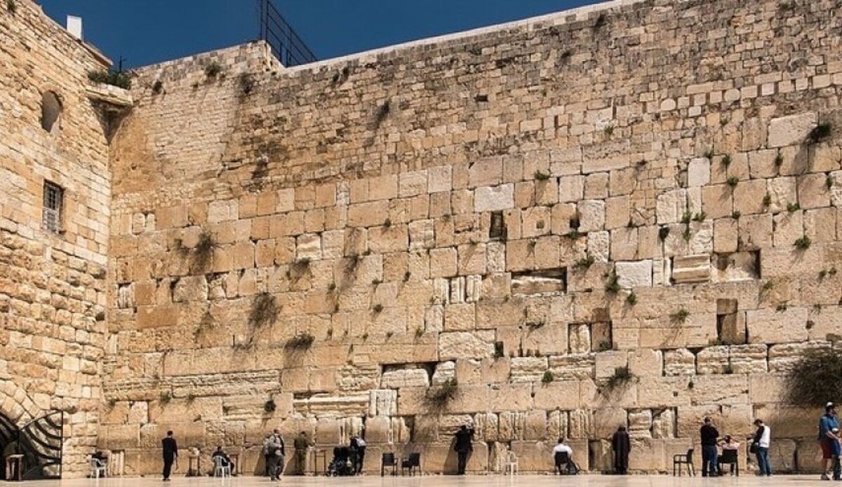 دیوار ندبه (براق) چیست و کجاست؟ همه چیز درباره مکان مقدس یهودیان و اعتقادات صهیونیستها