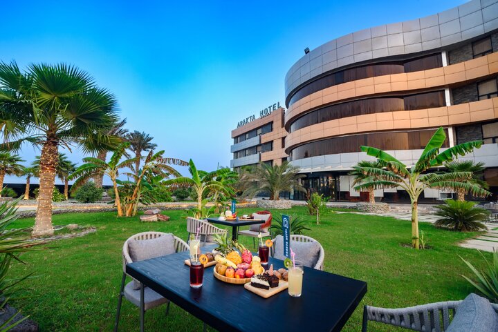 هتل آراکتا قشم: اقامتی بی‌نظیر در قلب نگین خلیج فارس