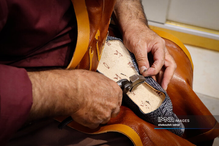 داستان چرم و کفش