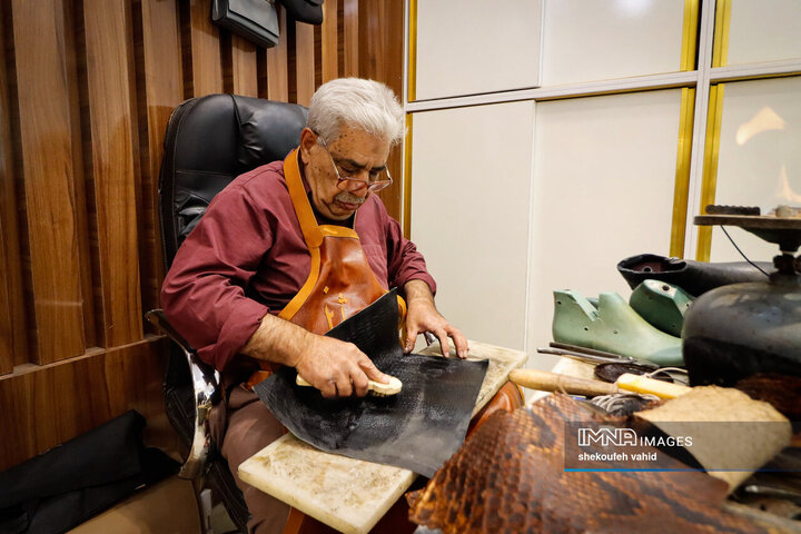 داستان چرم و کفش