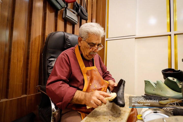 داستان چرم و کفش