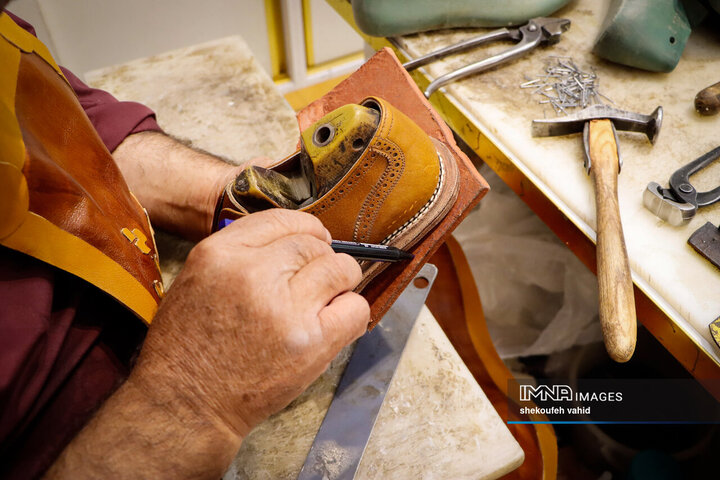 داستان چرم و کفش