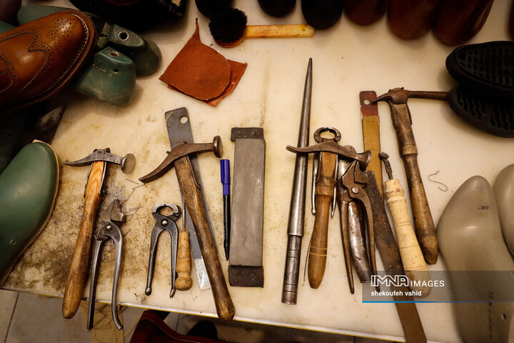 داستان چرم و کفش