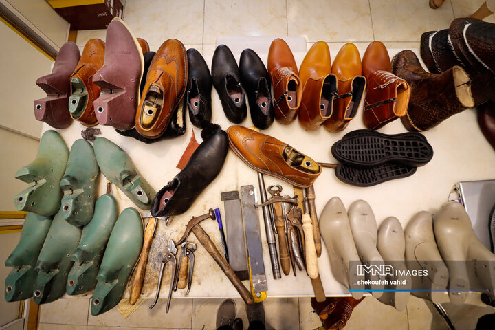 داستان چرم و کفش