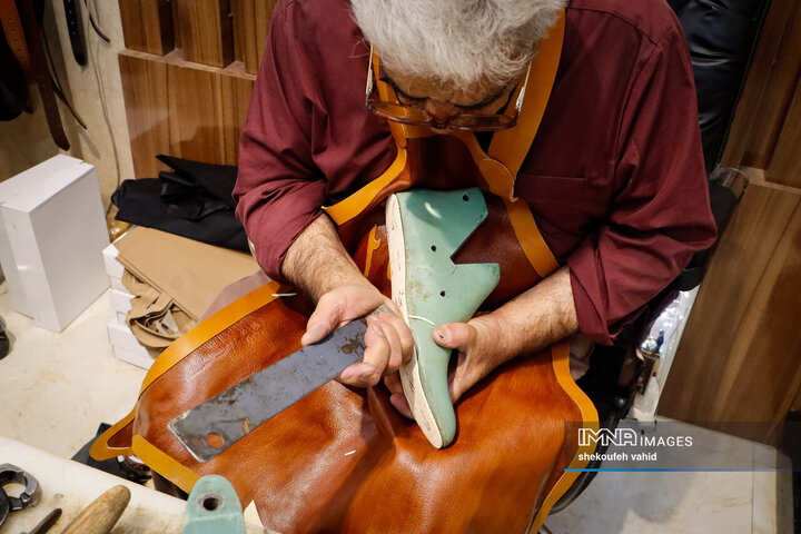 داستان چرم و کفش