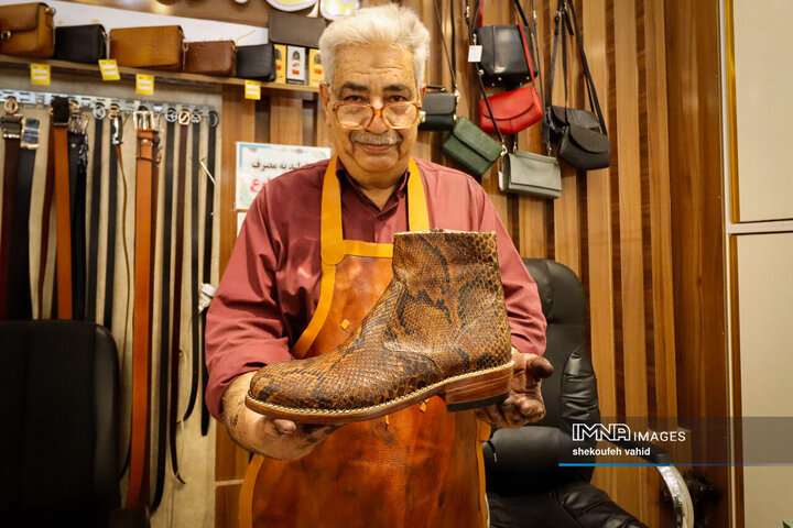 داستان چرم و کفش