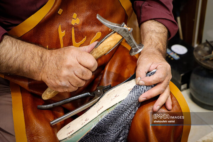 داستان چرم و کفش