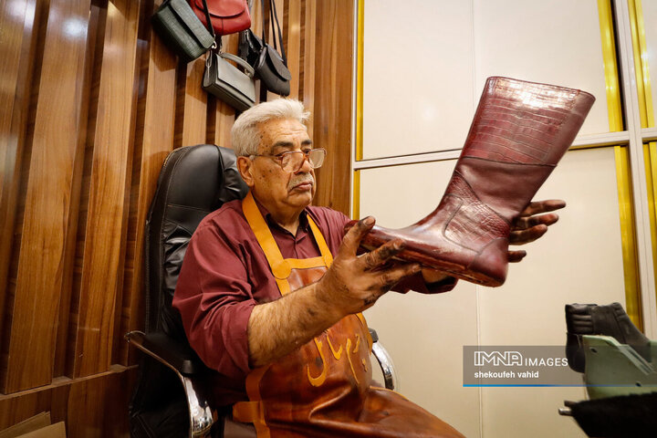 داستان چرم و کفش