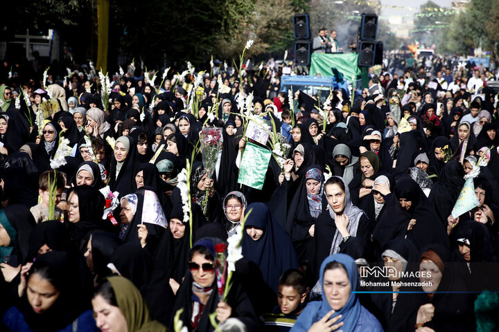 آیین استقبال از ورود کاروان نمادین حضرت معصومه(س) به شهر مقدس قم