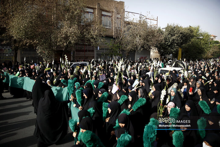 آیین استقبال از ورود کاروان نمادین حضرت معصومه(س) به شهر مقدس قم