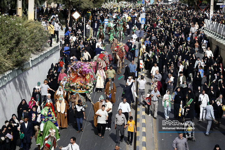 آیین استقبال از ورود کاروان نمادین حضرت معصومه(س) به شهر مقدس قم