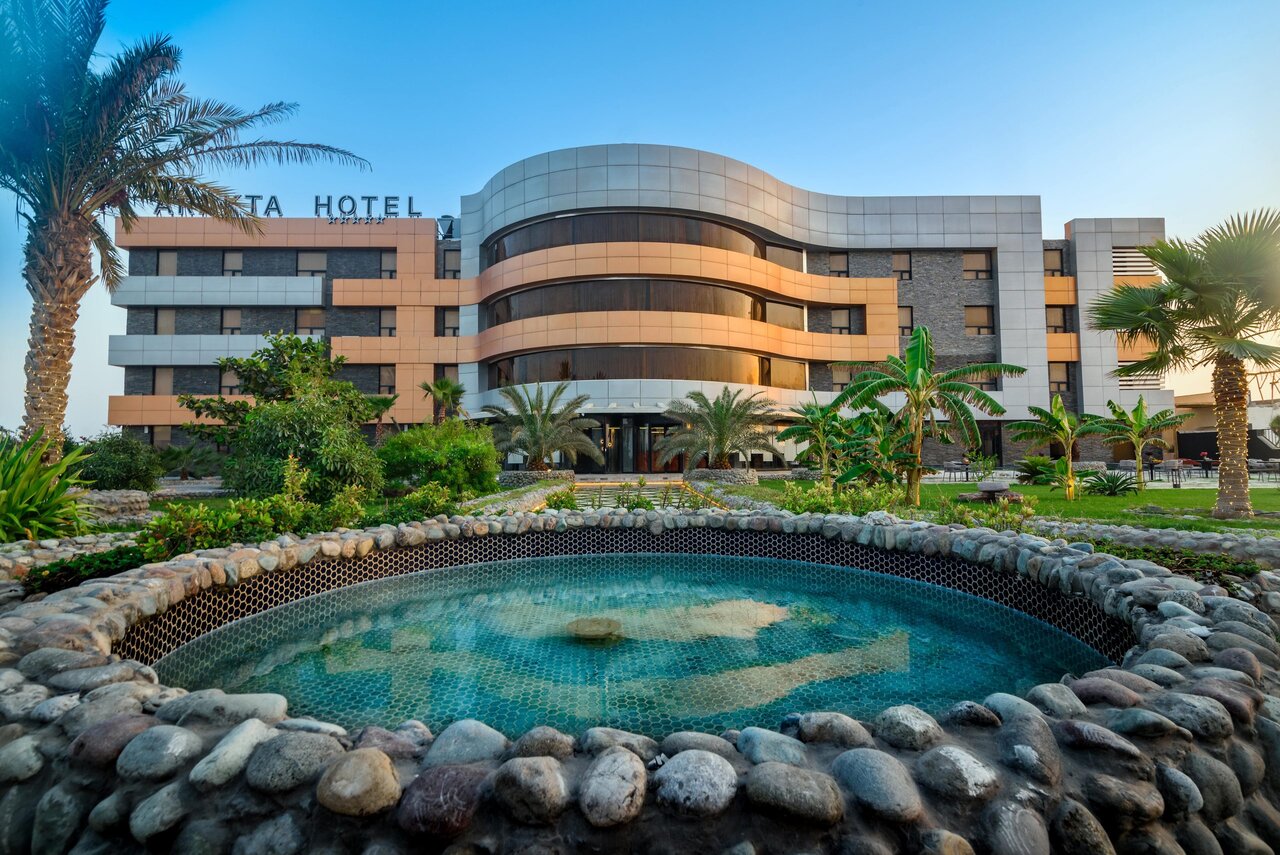 هتل آراکتا قشم: اقامتی بینظیر در قلب نگین خلیج فارس