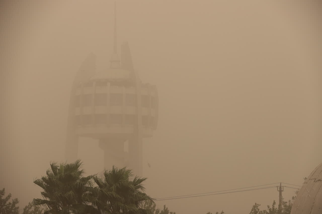 تودههای گردوغبار از ترکمنستان تا ایران/ ریزگردها چگونه زندگی را تهدید میکنند؟