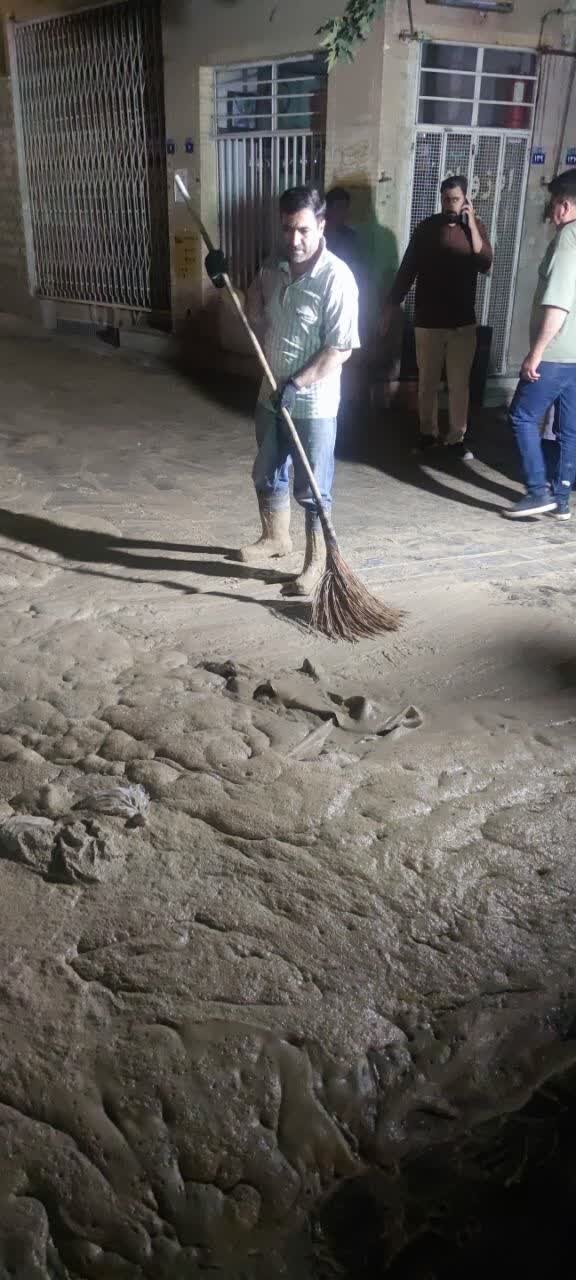 ماجرای نشت ماده عجیب در خیابان نشاط اصفهان چه بود؟ + عکس