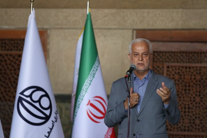 تمرکز روی فیلم‌هایی باشد که به کودک احساس افتخار دهد و امید به آینده را تقویت کند