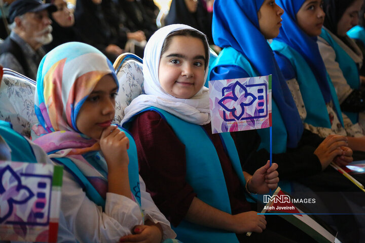 آیین رونمایی از پوستر سی‌و‌هفتمین جشنواره فیلم کودکان و نوجوانان