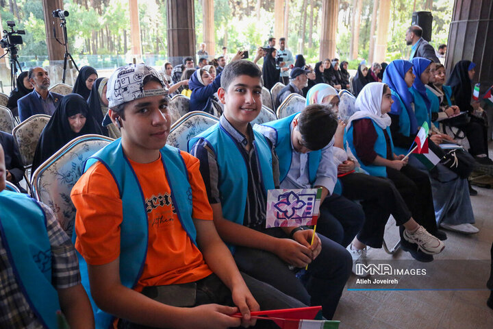 آیین رونمایی از پوستر سی‌و‌هفتمین جشنواره فیلم کودکان و نوجوانان